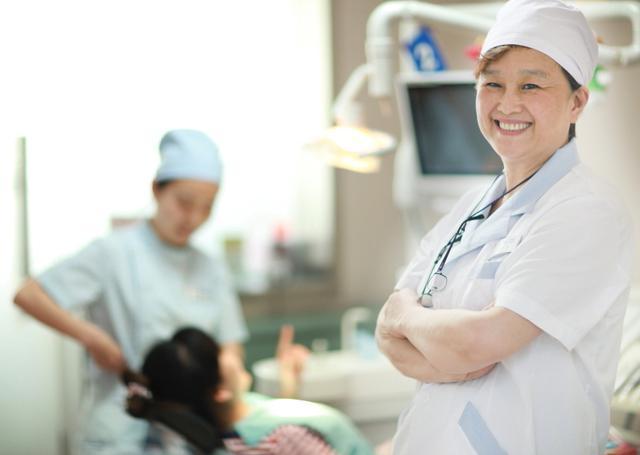 小洞不补,大洞吃苦,补牙一定要趁早!