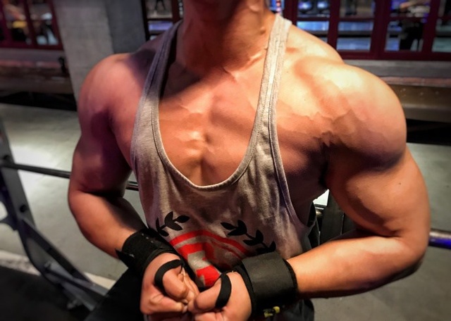 中国美院走出来的肌肉型男,练就胸肌麒麟臂,霸气又吸睛