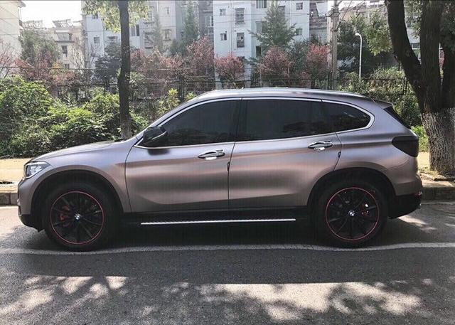 20岁骚年新提宝马X1就拿去全面改装,帅出了天