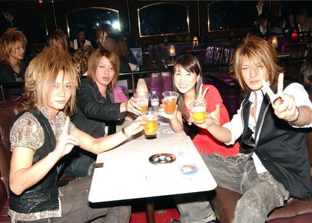 日本牛郎年收入80万美元,成高薪职业,特色服务