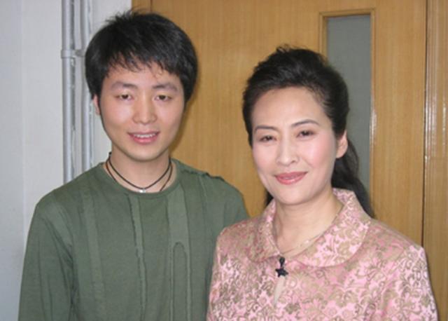 许娣,1958年7月出生于中国北京市.北京市曲剧团演员,国家一级演员.