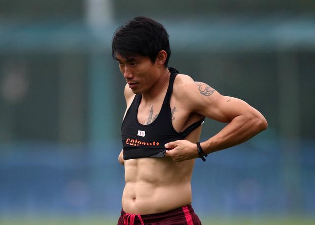 不可阻挡的雄性荷尔蒙 37岁郑智仍然是恒大阵中的肌肉担当!