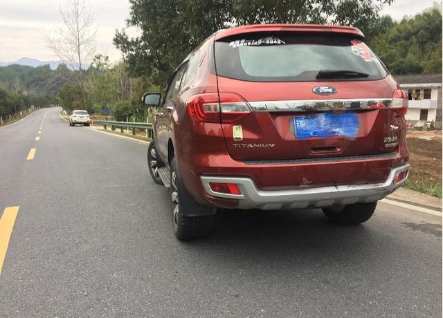 众泰Z300公路追尾福特撼路者,两车的差距大到车主想打人