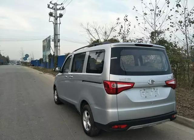 长安推出3.99万起面包车,内舱柔软舒适适合载客,五菱宏光有压力