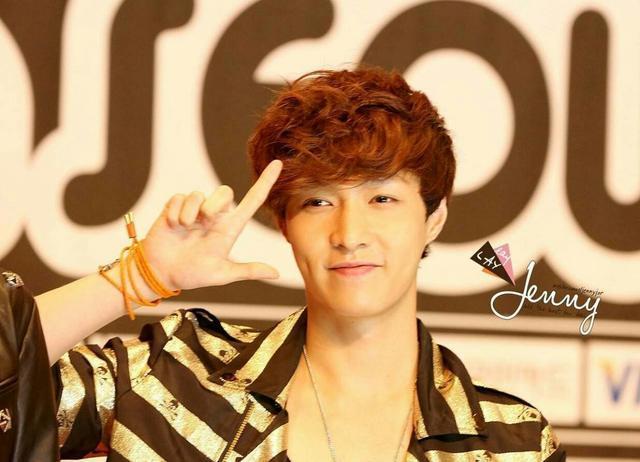 L手势是张艺兴和粉丝们的专属约定