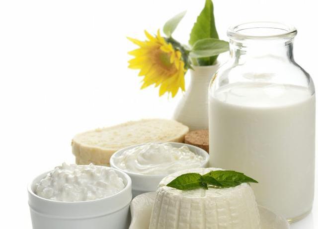 大家都知道晚上睡前喝杯热牛奶好处多多,到底