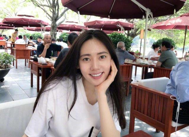 能把老公从国内三线带到韩国一线,估计娱乐圈只有她了!