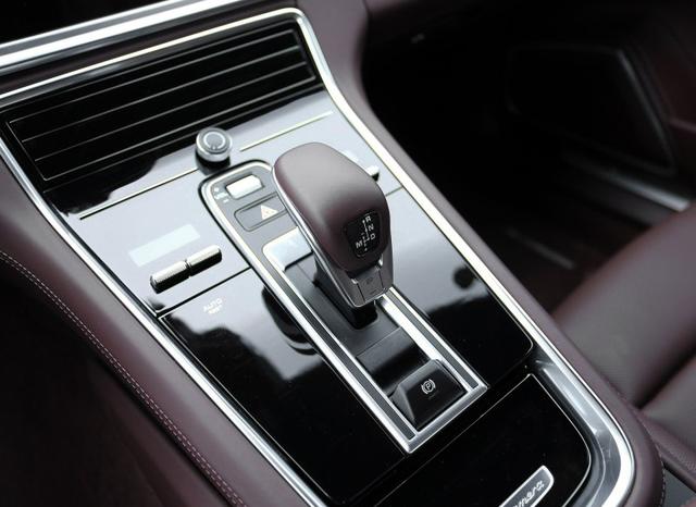 保时捷2017款 panamera 4s 行政加长版 2.9t 强化自身