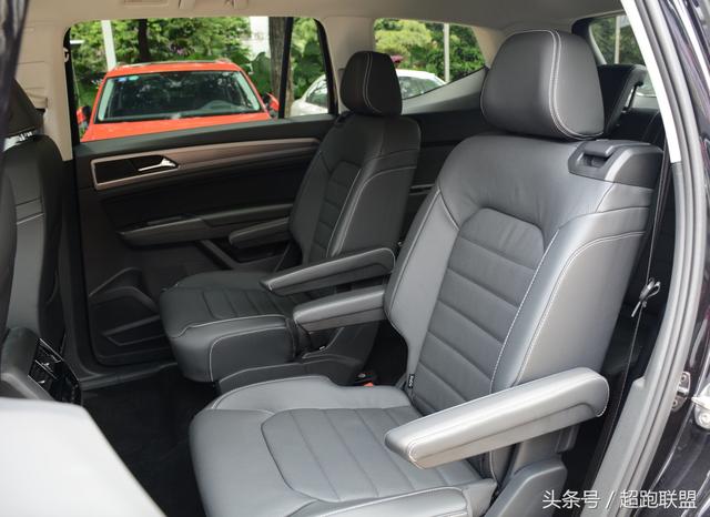大众7座硬派SUV 搭载2.5升V6引擎,配全时四驱,气势不输奥迪Q7