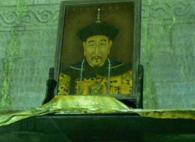 乾隆皇帝曾经也盗过墓?和珅怂恿挖陵而刘墉极力反对!