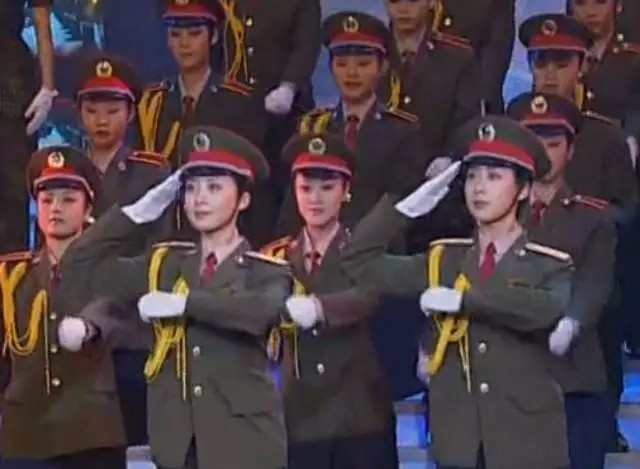 还记得99年阅兵式上的姊妹花张薇薇、张莉莉