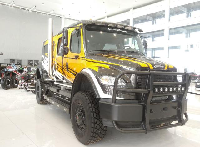 李晨的座驾又多嚣张？旁边120万的埃尔法没它一半高