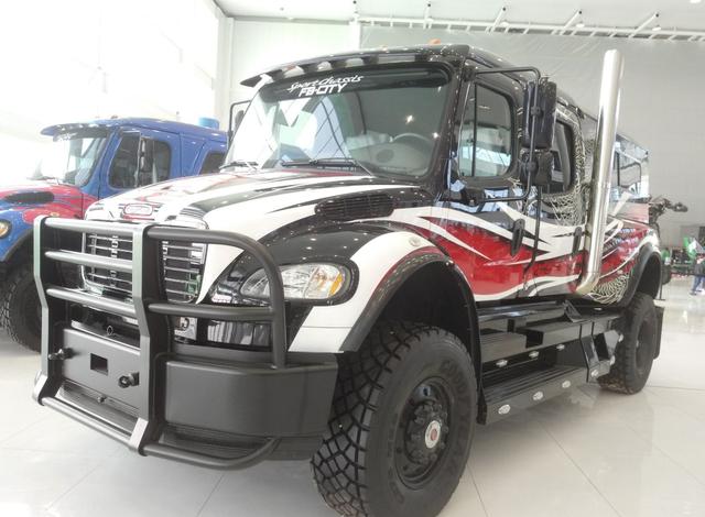 李晨的座驾又多嚣张？旁边120万的埃尔法没它一半高