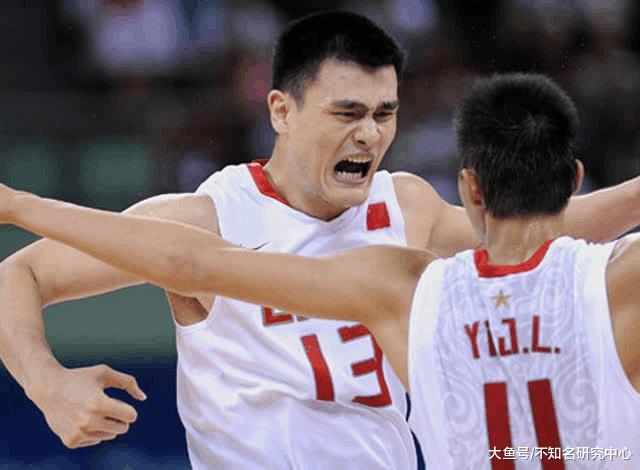 接棒姚明扛着中国男篮国家队的易建联, 还能继