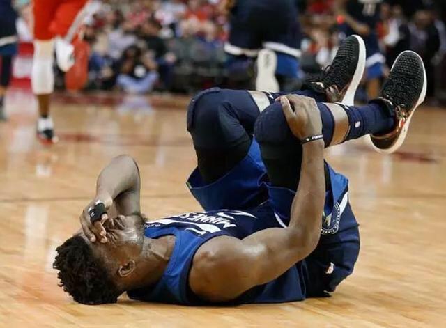 NBA球员上场时间排名:第一已废,老詹继续拼命