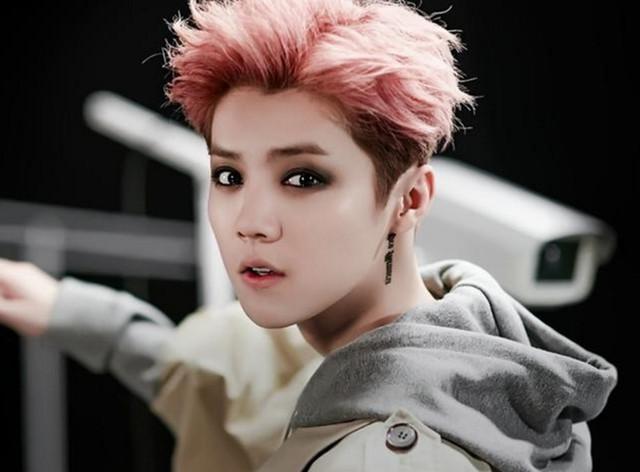 众男神烟熏妆 鹿晗最妖娆 胡歌有点搞笑 张一山真是帅的无话可说