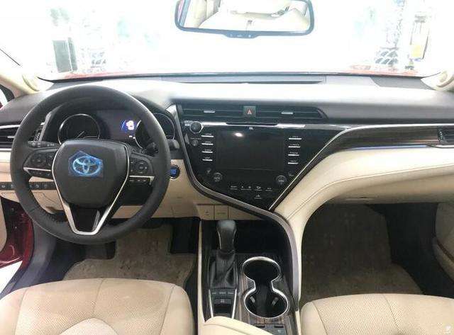 我能把方向盘摸出水来! 体验全新凯美瑞, 外观