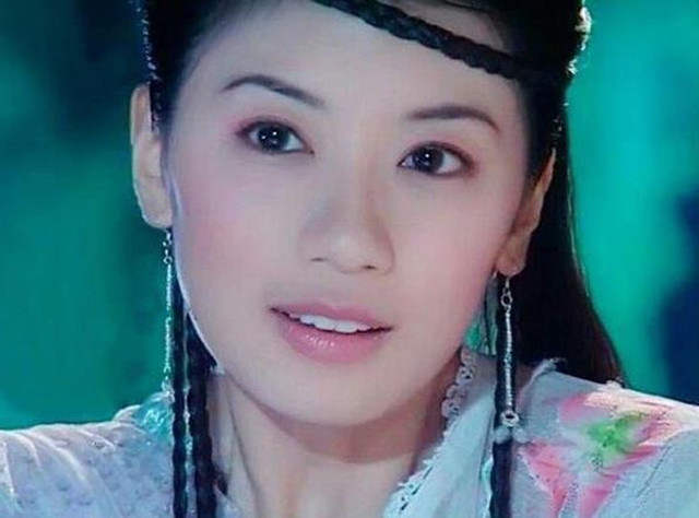 新版赵敏扮演者陈钰琪离开修图,颜值下降被网