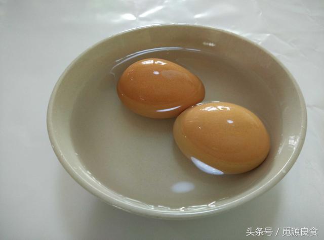 白水煮蛋 到底是多少分钟能煮出什么样的蛋？我来告诉你