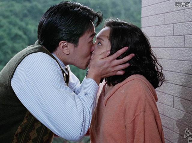 为何22年前周星驰偷吃莫文蔚?今真相被扒,不敢相信朱茵有这怪癖