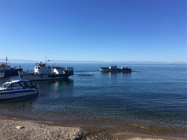 贝加尔湖裂缝实际深度甚至可以到1.1万米深
