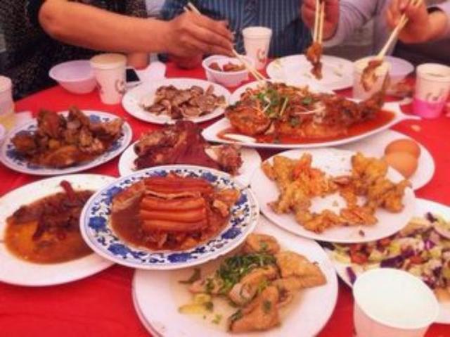 过节回婆家,吃一天冷饭,小姑子回来后天天大鱼大肉