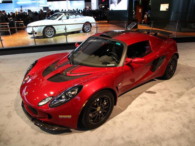 中国第一女名媛,身价千亿却不开豪车,捐款上亿