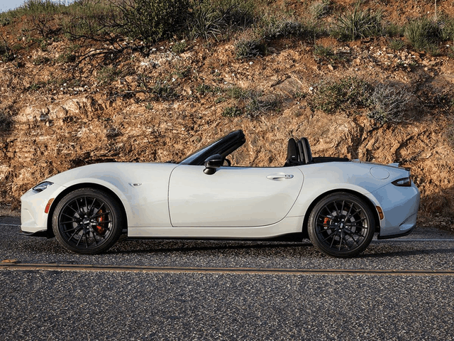 马自达这次太拼了,30多万的敞篷跑车亮相,车顶