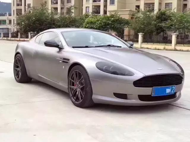 8岁出道,19岁就开上百万豪车,颜值比关晓彤高!