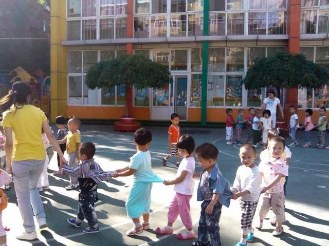 孩子转园第一天脚肿了!妈妈紧急送往医院