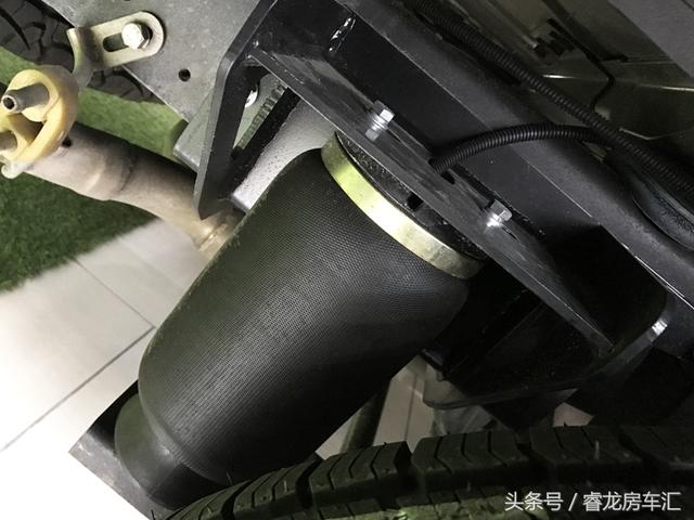 实拍17四驱限量款福特E350,霸气稳重,内饰奢华顶级商旅