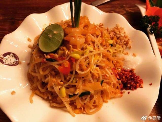 吴昕家的泰国餐厅“泰子椰”口碑爆棚，30块钱就能吃饱，还有...