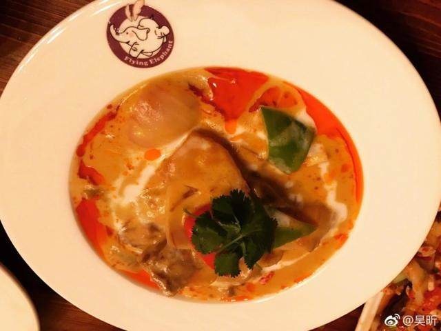 吴昕家的泰国餐厅“泰子椰”口碑爆棚，30块钱就能吃饱，还有...