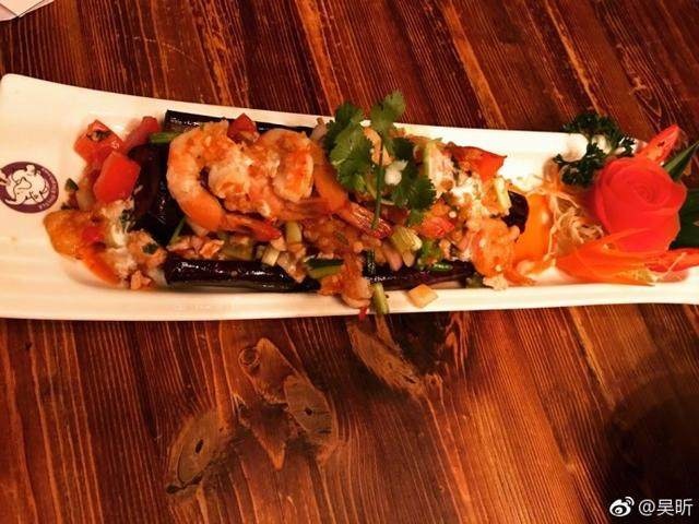 吴昕家的泰国餐厅“泰子椰”口碑爆棚，30块钱就能吃饱，还有...