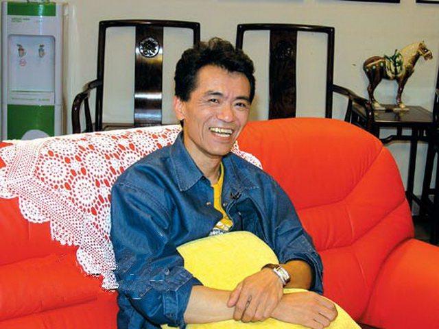 护士转行当演员，丈夫去世11年未再嫁，如今淡出，独自抚养女儿