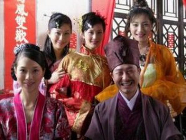 护士转行当演员，丈夫去世11年未再嫁，如今淡出，独自抚养女儿