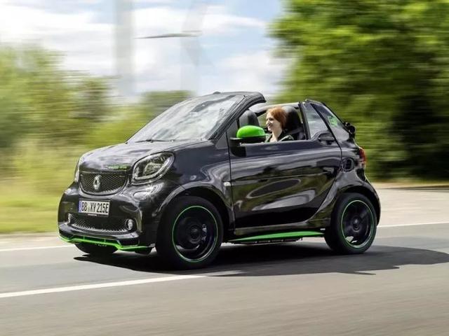 smart为什么不挂奔驰的车标? 这么小有什么用