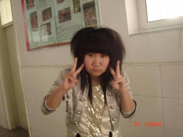 曾经的杀马特女生，从13岁到27岁，从女生变成女人，她们嫁了吗