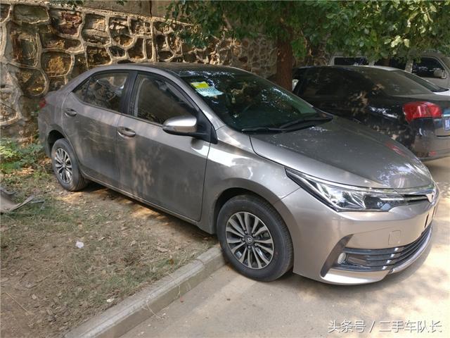 小区停车场这款车越来越多了,图个性价比卡罗