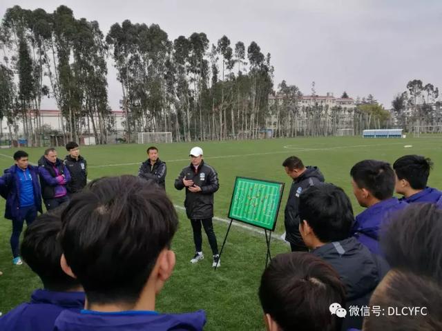 大连超越动态:冬训首场热身赛 权恒何欢进球 2