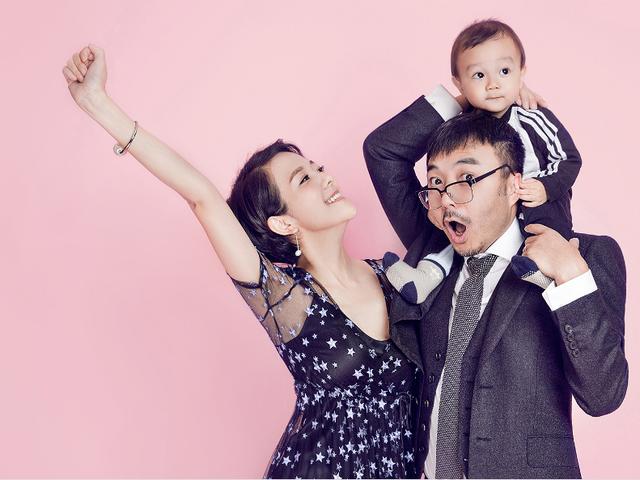 汪涵老婆杨乐乐深夜晒照,长相大变疑整容,这个角度完全是男的!
