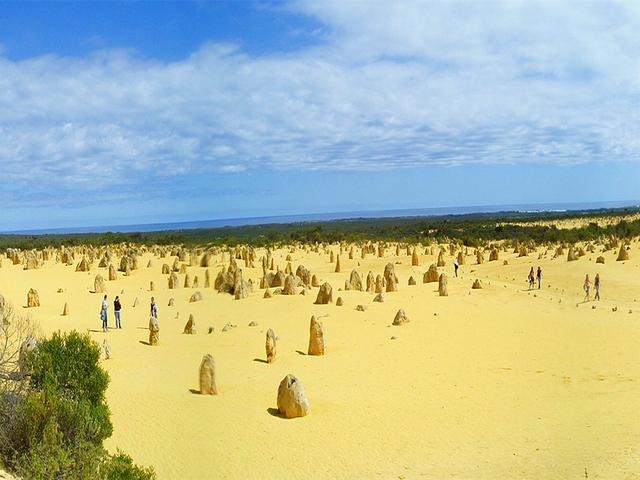 澳大利亚岩塔沙漠风景似科幻电影每年吸引数十万游客