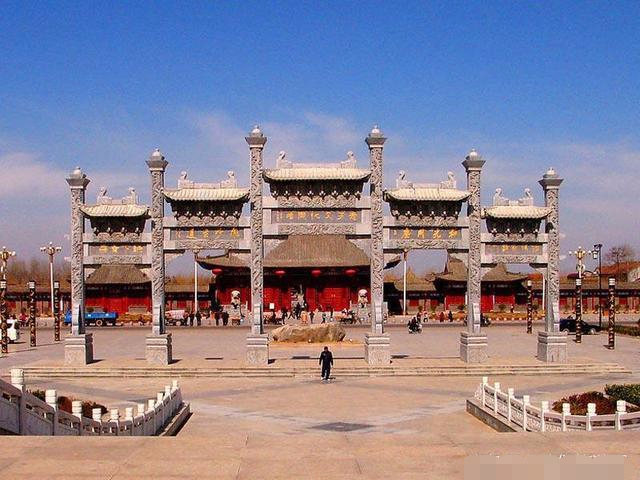 中国最尴尬的一个城市，全部都是外来人口，城区人口少的可怜！