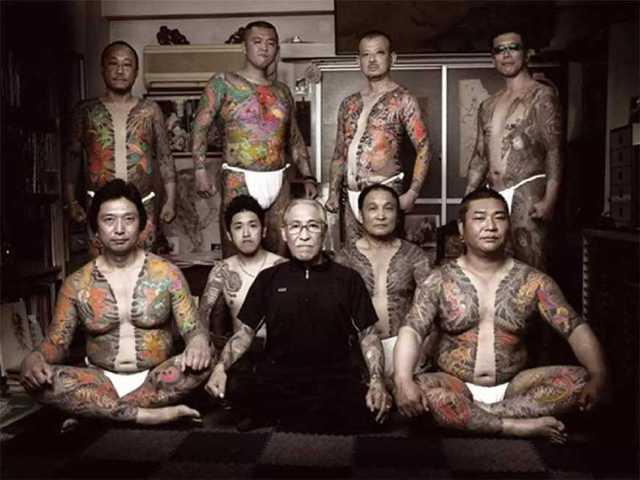 日本山口组: 合法的黑帮社团, 成员个个纹艳丽纹