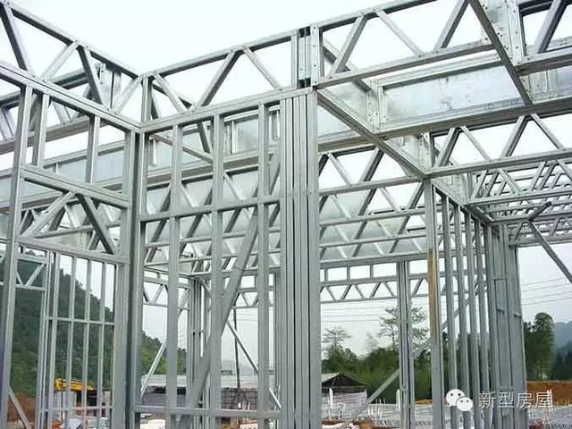 实拍国内轻钢别墅建造全过程，它真的不结实，只能住10多年吗？