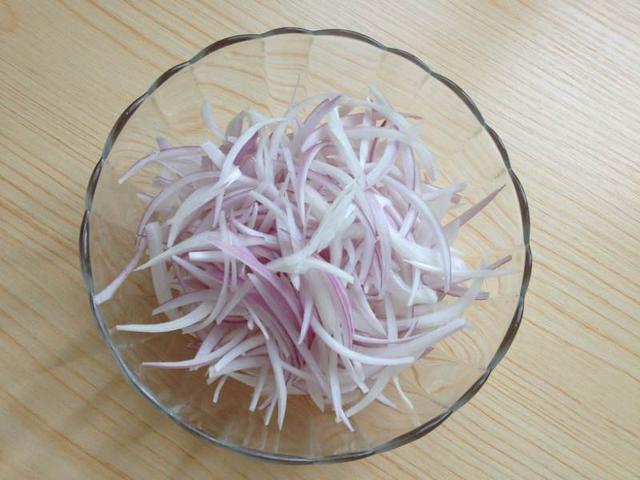 老婆用2天前剩红酒烤鸡翅,比可乐鸡翅好吃100