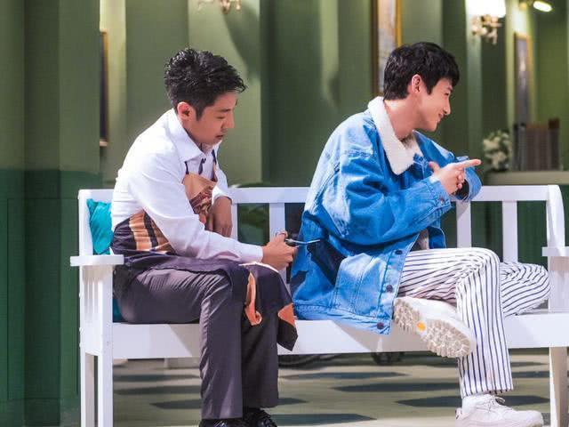 "神偷"撒贝宁"偷手机"全过程,白敬亭全然不知