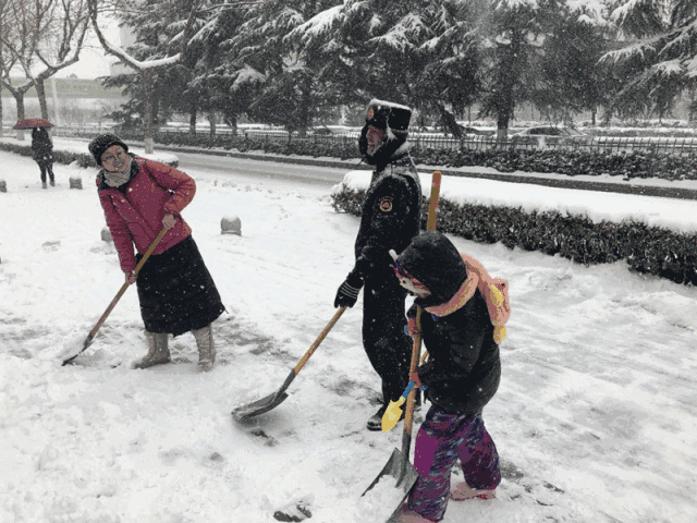 你扫雪时的样子是我见过最美的模样!