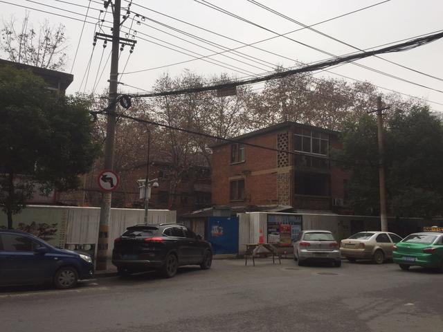 破旧的红砖房拆迁补偿一万一平米, 却仍不愿意