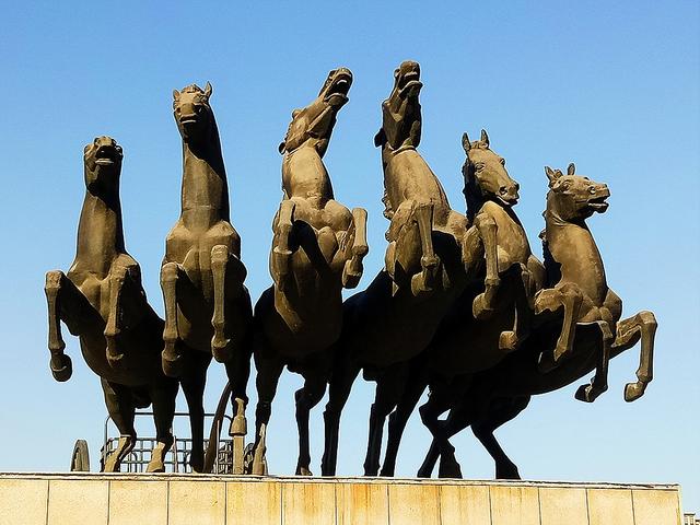 博物馆乘舆首制:天子驾六广场